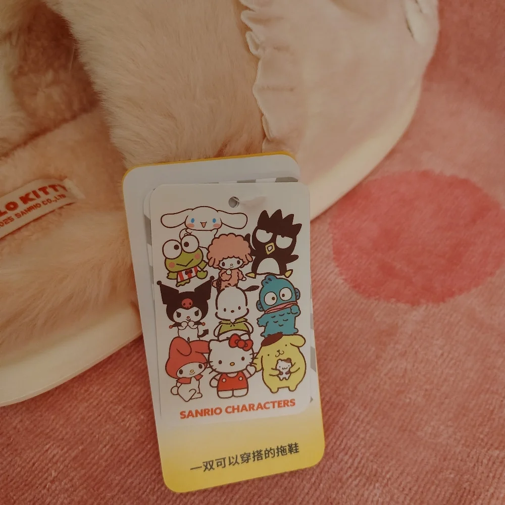 EXCLUSIVE NEW RELEASE- Hello Kitty Officially Licensed Slippers - US Size 8-9 - Picture 8 of 9